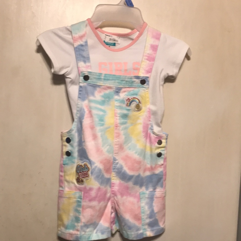 355 Kids from Garanimals Girt Tie-Dye Shortall Set. Size 5 New with a tag.
